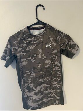 Under Armour Boy’s Large Green / Gray Camo Short Sleeve Compression Shirt